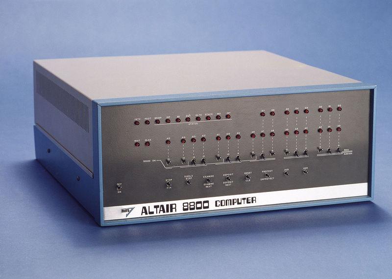 O Altair 8800, de 1975, foi o primeiro computador pessoal comercializado